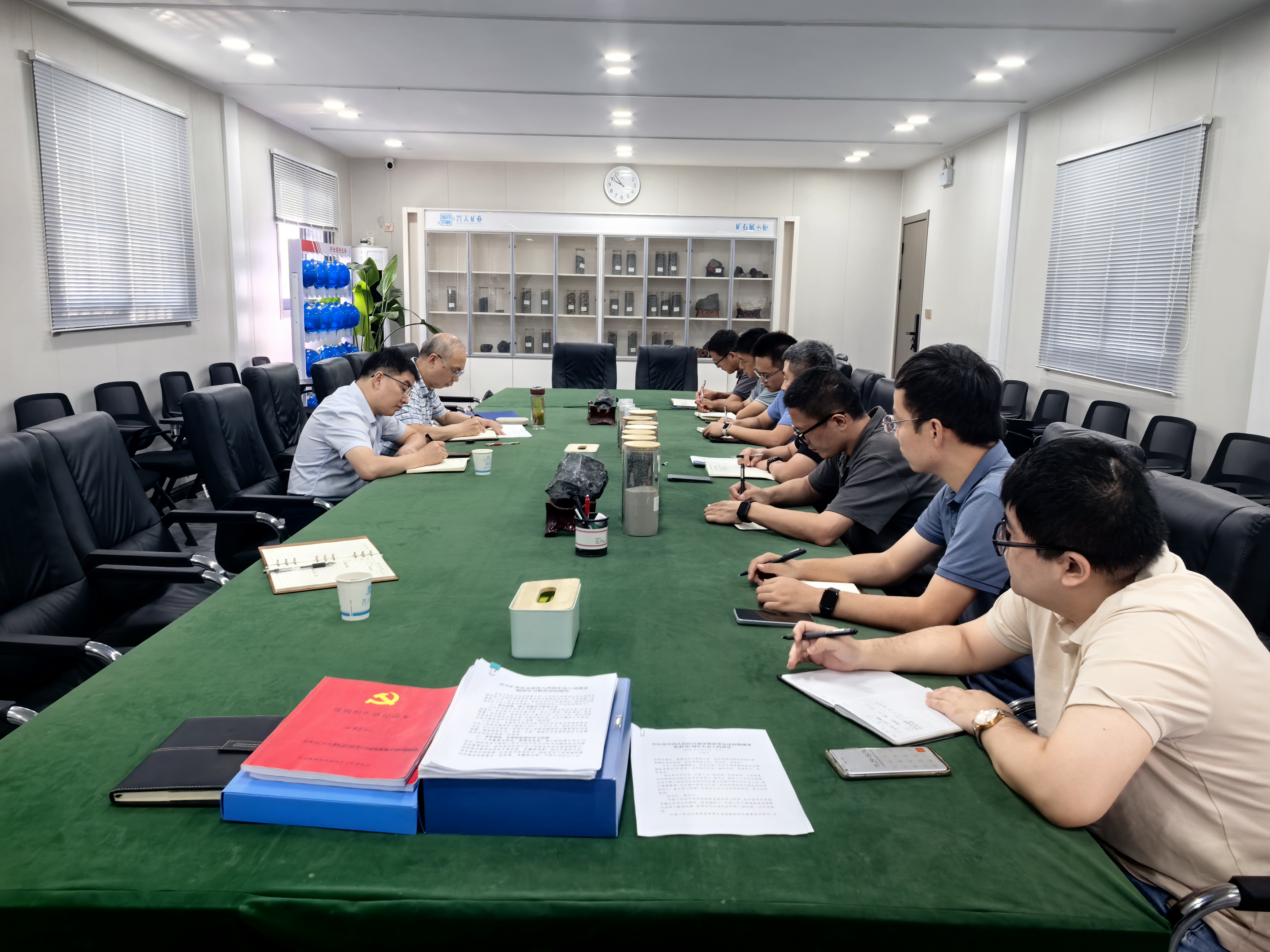 市礦投集團(tuán)黨委書(shū)記、董事長(zhǎng)王峰赴興天礦業(yè)調(diào)度年度重…